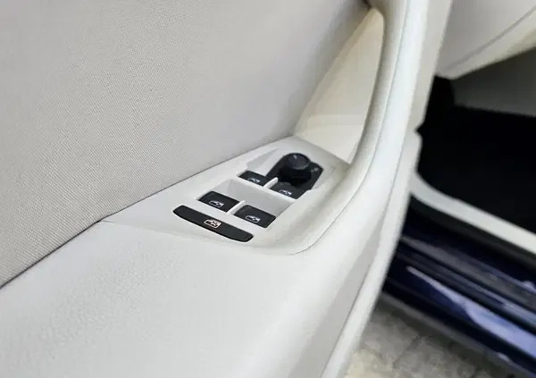 Volkswagen Passat cena 54900 przebieg: 189742, rok produkcji 2018 z Krzanowice małe 781